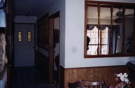 barbaras_house_front_foyer.jpg (16781 bytes)