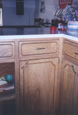 barbaras_house_gameroom_bar4.jpg (19492 bytes)