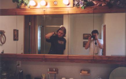 dougs_bathroom_cabinets4.jpg (13988 bytes)