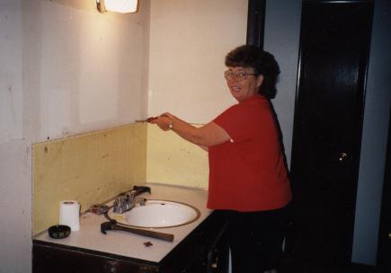 moms_bath_01.jpg (12594 bytes)