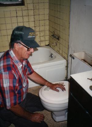 moms_bath_02.jpg (19653 bytes)