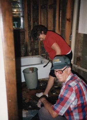moms_bath_04.jpg (21277 bytes)