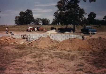 robert_construction1.jpg (27672 bytes)