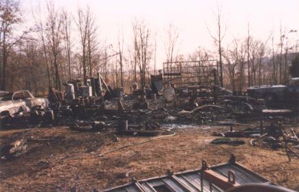 shop_fire_4.jpg (27057 bytes)