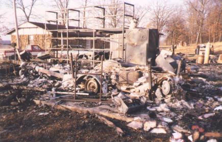 shop_fire_5.jpg (33974 bytes)