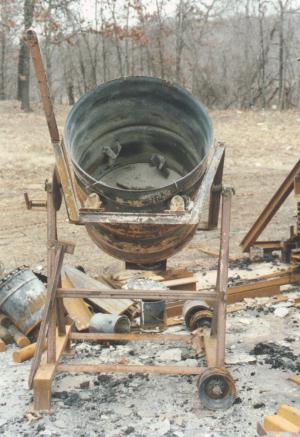 shop_project_concrete_mixer.jpg (30634 bytes)